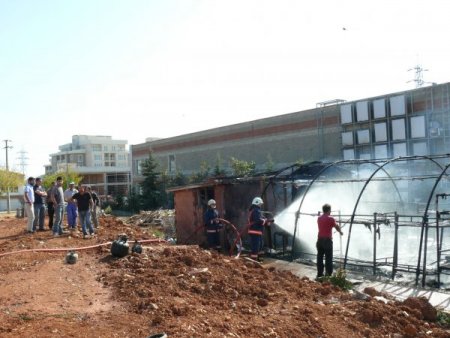 İşçi çadırında yangın ucuz atlatıldı