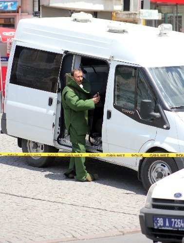 İşçi çantasına bomba ihbarı