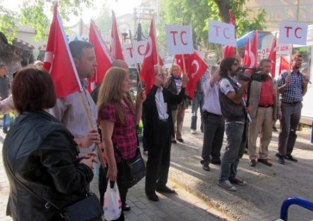 İşçi Partililerden ilginç TC protestosu