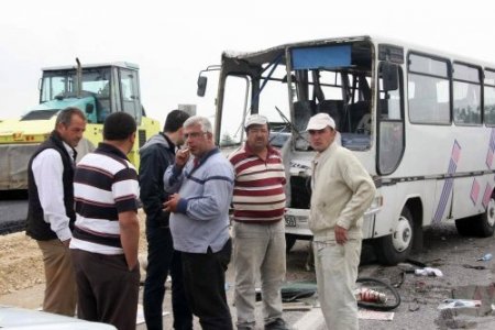 İşçi servisi beton mikserine arkadan çarptı: 11 yaralı
