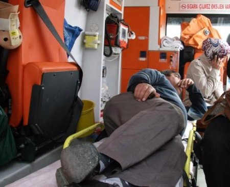 İşçi servisi beton mikserine arkadan çarptı: 11 yaralı