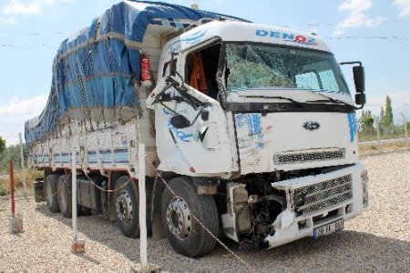 İşçi servisi TIR'la çarpıştı: 4 ölü, 18 yaralı