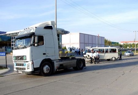 İşçi Taşıyan Minibüs Tır'a Arkadan Çarptı: 14 Yaralı