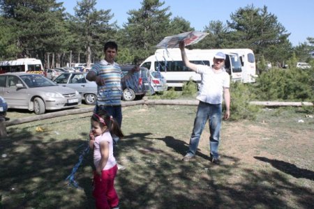 İşçiler, 1 Mayıs'ı Uçurtma Uçurarak Kutladı
