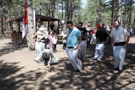 İşçiler, 1 Mayıs'ı Uçurtma Uçurarak Kutladı