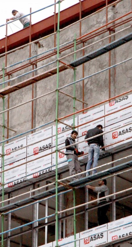 İşçiler, iş sağlığı güvenliği tedbirlerine kulak tıkıyor