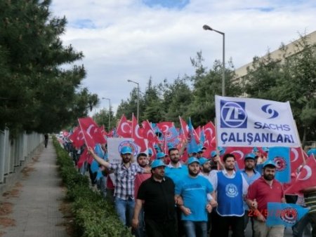 İşçiler Gebze Organize Sanayi'nin giriş ve çıkışını kapattı
