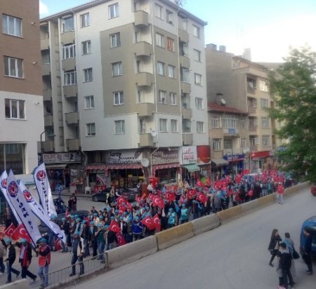 İşçiler meydana indi