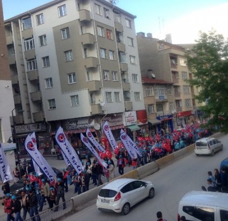 İşçiler meydana indi