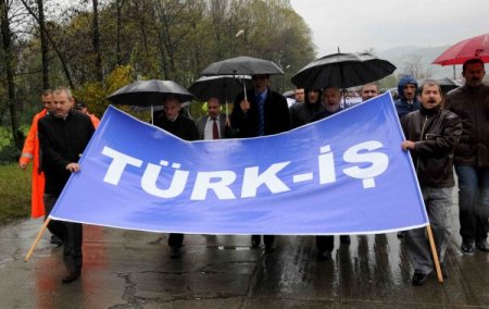 İşçilerin hayatını kaybettiği işletmede sendika üyeleri eylem yaptı