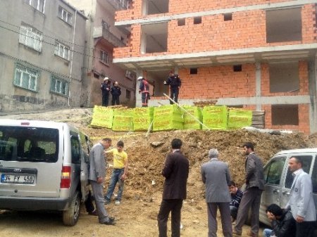 İşçilerin üzerine vinç düştü: 1 ölü, 2 yaralı