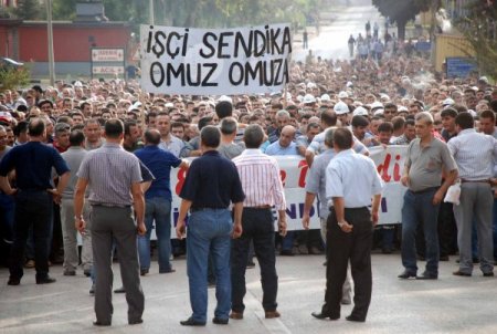 İsdemir çalışanları işten çıkarmaları protesto etti