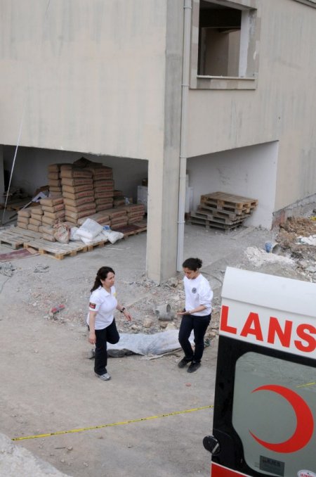 İşe Başladığı İlk Gün Çatıdan Düşerek Öldü