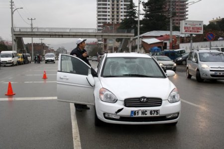 İşe giden hastane personeline araç çarptı