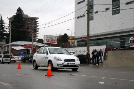 İşe giden hastane personeline araç çarptı