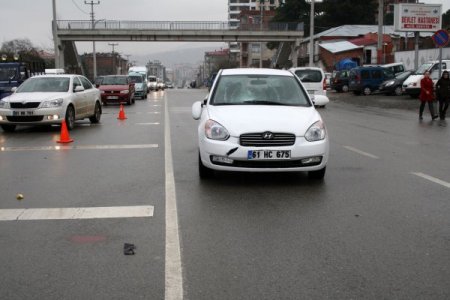 İşe giden hastane personeline araç çarptı