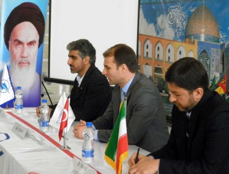 İsfahan caddelerini Kur’an ayetleri süslüyor