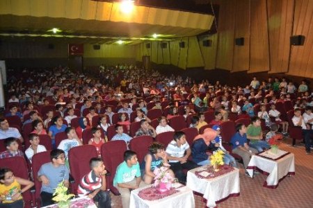 Işık Dershanesi başarılı öğrencilerini ödüllendirdi