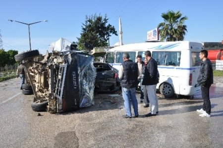 Işık ihlali zincirleme kazaya neden oldu