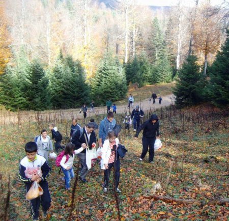 Işık Koleji öğrenci ve velileri doğa yürüyüşü yaptı
