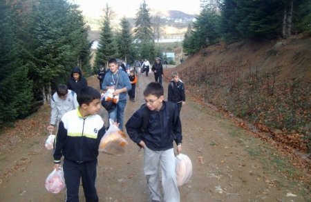 Işık Koleji öğrenci ve velileri doğa yürüyüşü yaptı