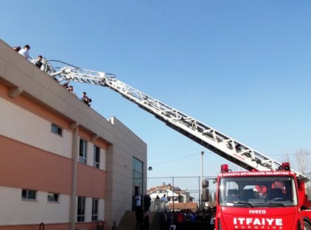 Işık Koleji’ndeki deprem ve yangın tatbikatı gerçeğini aratmadı