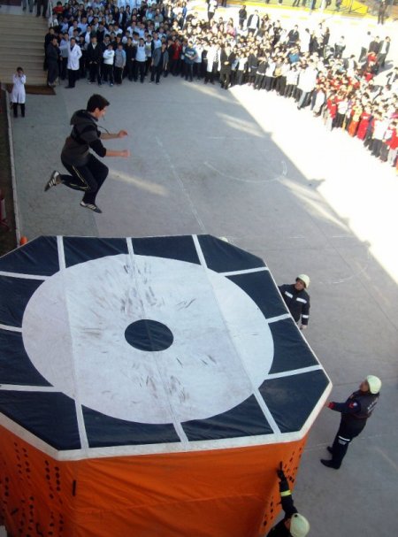 Işık Koleji’ndeki deprem ve yangın tatbikatı gerçeğini aratmadı