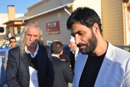 Işık olayını izlemek için binlerce insan Tillo'ya geldi