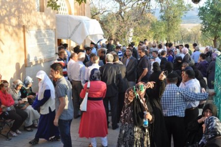 Işık olayını izlemek için binlerce insan Tillo'ya geldi