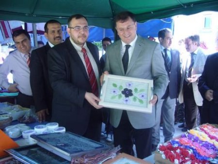 Işık Ve İlim Derneği Yoksul Öğrenciler Yararına Kermes Düzenledi