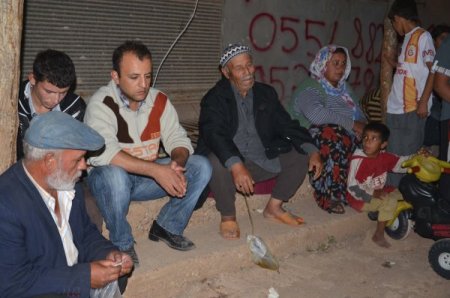 Isınmak için balkona yaktığı ateşin içine düşerek hayatını kaybetti