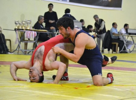 İşitme Engelliler Güreş Şampiyonası'nda madalyalar sahiplerini buluyor