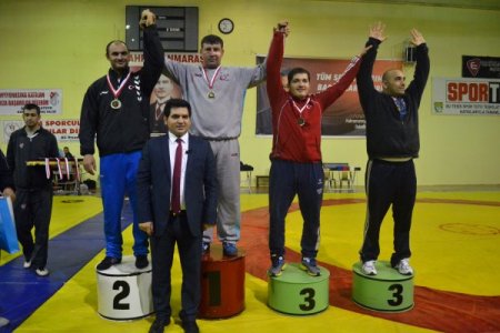 İşitme Engelliler Güreş Şampiyonası'nda madalyalar sahiplerini buluyor