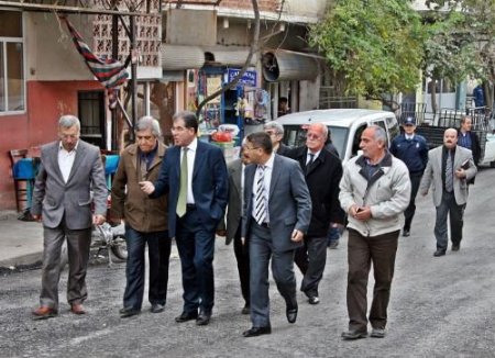 İskenderun Belediyesi, Asfaltlama Çalışmalarını Sürdürüyor