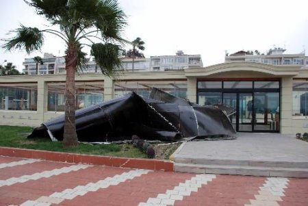 İskenderun Körfezi'nde Fırtına Ve Sis Hayatı Olumsuz Etkiliyor