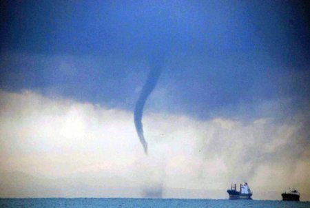 İskenderun Körfezi'nde peş peşe çıkan hortumlar paniğe yol açtı
