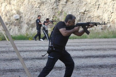 İskenderun polisi, teröre karşı uygulamalı eğitimler yapıyor