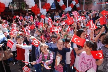İskenderun'da coşkulu 23 Nisan kutlaması