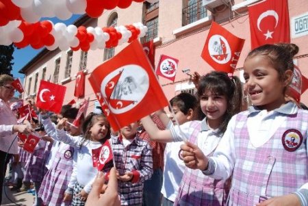 İskenderun'da coşkulu 23 Nisan kutlaması