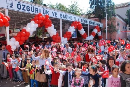 İskenderun'da coşkulu 23 Nisan kutlaması