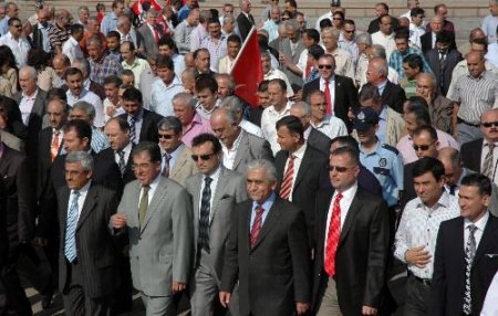 İskenderun'da Cumhuriyet Yürüyüşü Düzenlendi