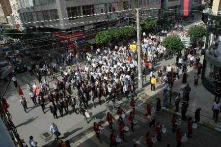 İskenderun'da Cumhuriyet Yürüyüşü Düzenlendi