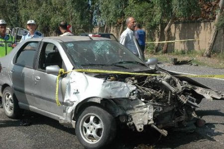İskenderun'da Otomobil İle Minibüs Çarpıştı: 1 Ölü, 23 Yaralı