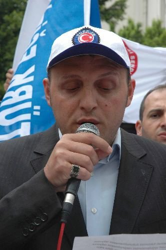 İskenderun'da Sendikalar 1 Mayıs Kutlamalarında İkiye Bölündü