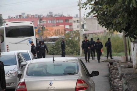 İskenderun'da uyuşturucu satıcılarına 400 polisle baskın