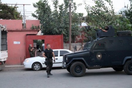 İskenderun'da uyuşturucu satıcılarına operasyon yapıldı: 15 gözaltı