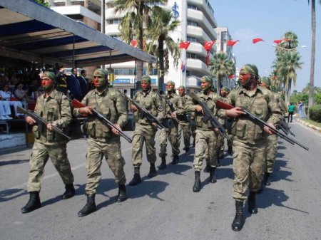 İskenderun'da Zafer Bayramı coşkusu