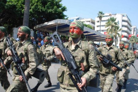 İskenderun'da Zafer Bayramı coşkusu