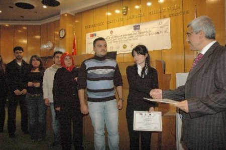 İskenderun'de İş Kurslarına Katılan 215 Kişiye Sertifika Verildi