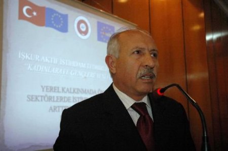 İskenderun'de İş Kurslarına Katılan 215 Kişiye Sertifika Verildi